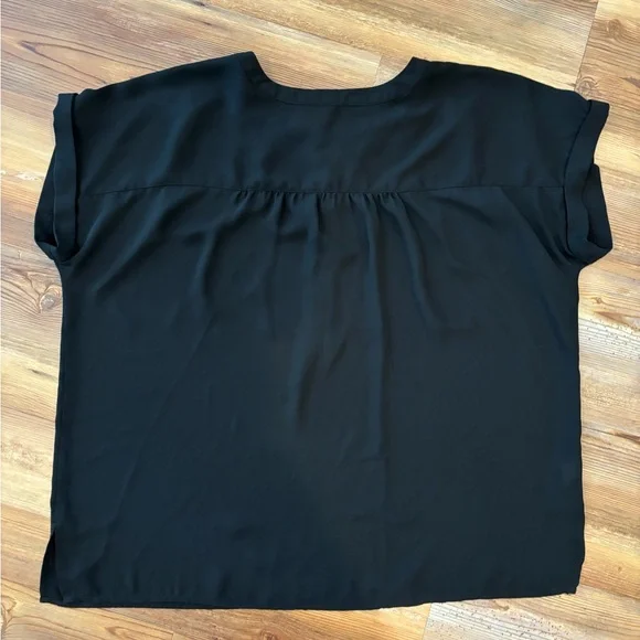 Ann Taylor split neck short sleeve Blouse - Black - L - Picture 3 of 3